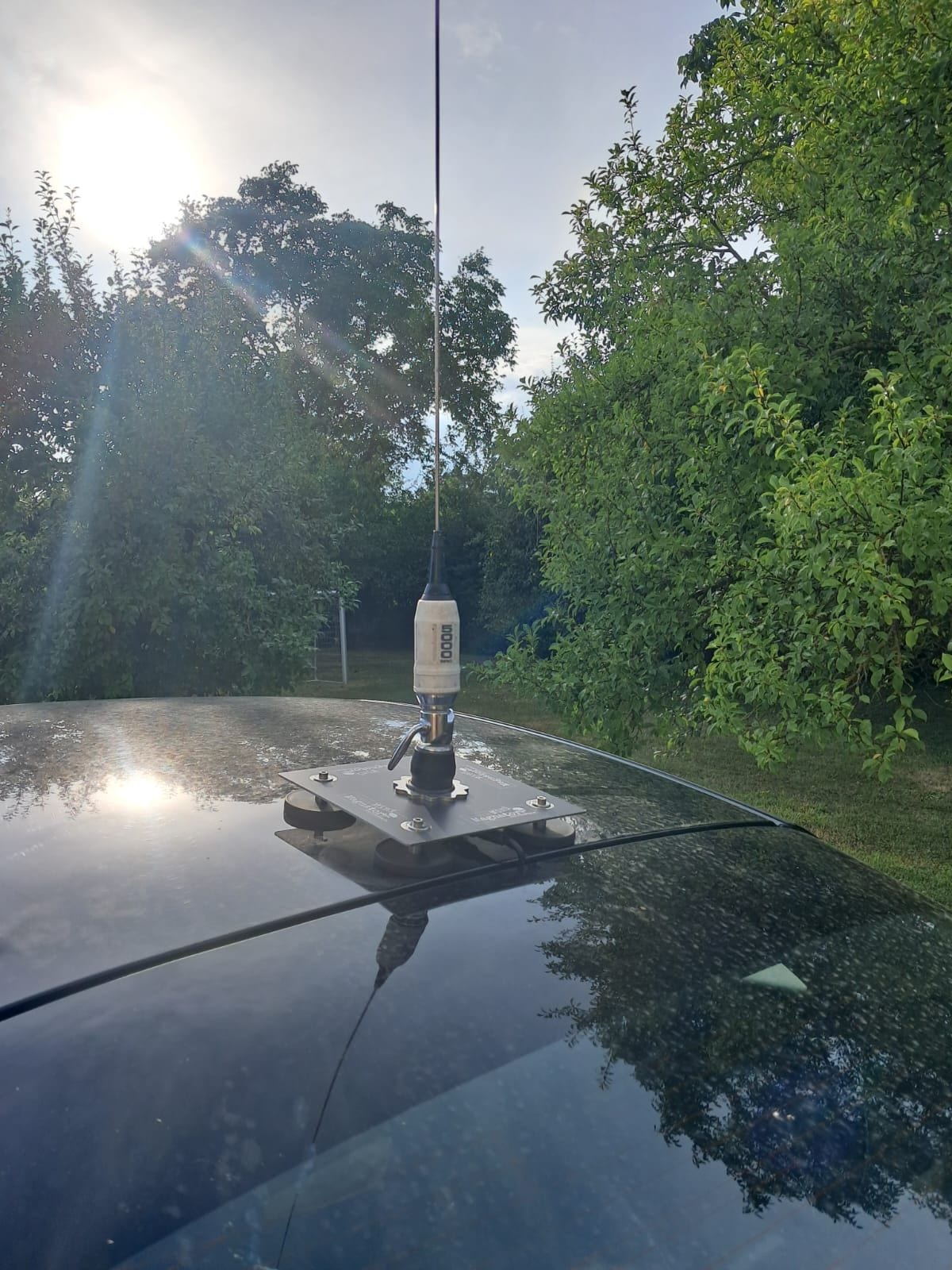 Mini-Magnator mit Antenne auf dem Autodach von Marten13EC39