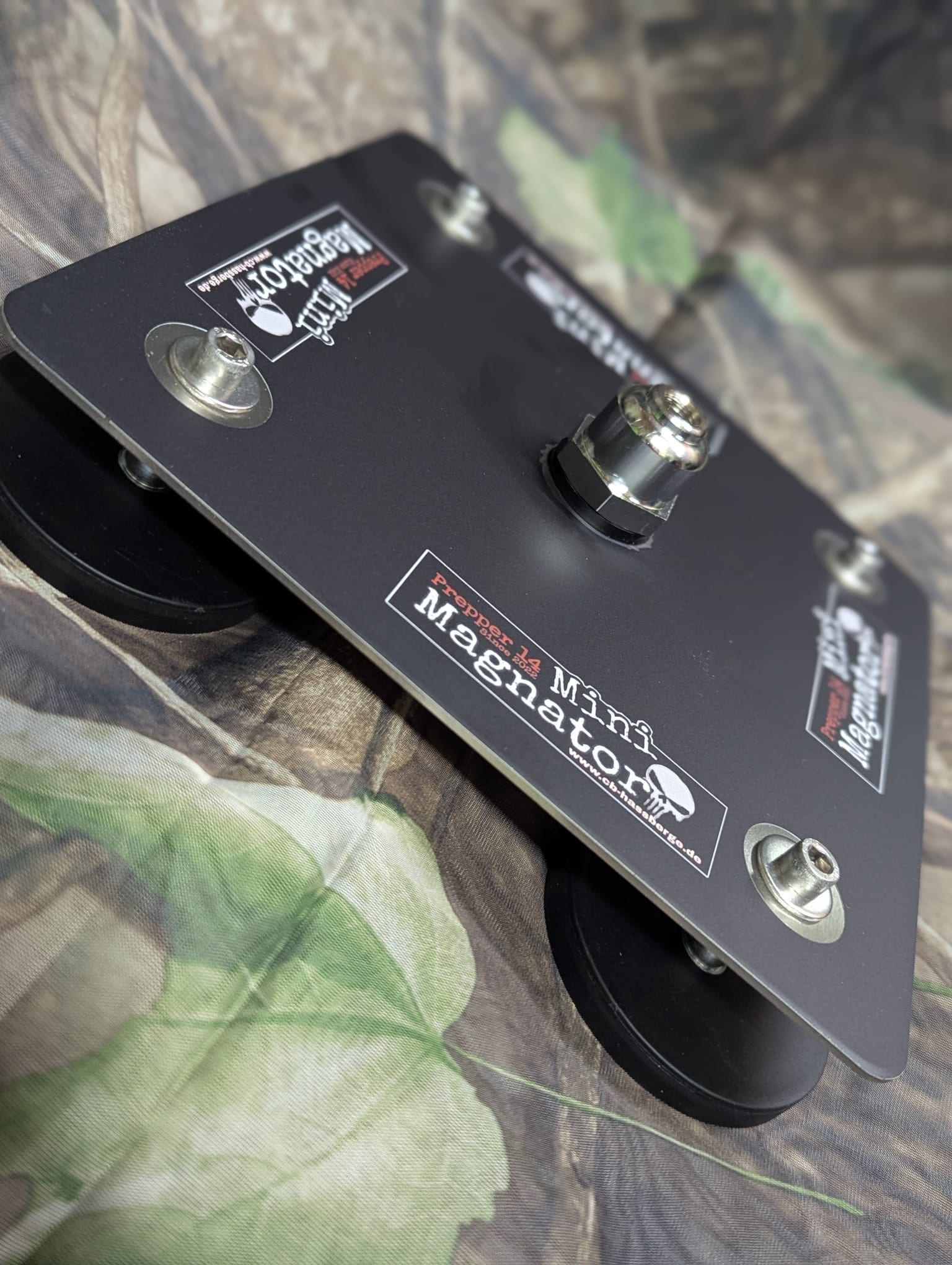 Prepper14 Mini-Magnator with the 3/8 mount, seen from the side